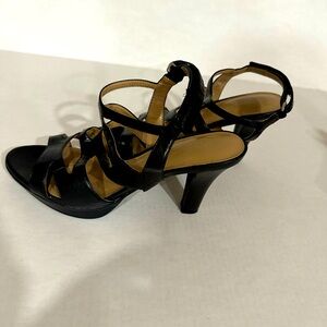 Women’s size 9, black heels. Classic, stylish and comfortable!